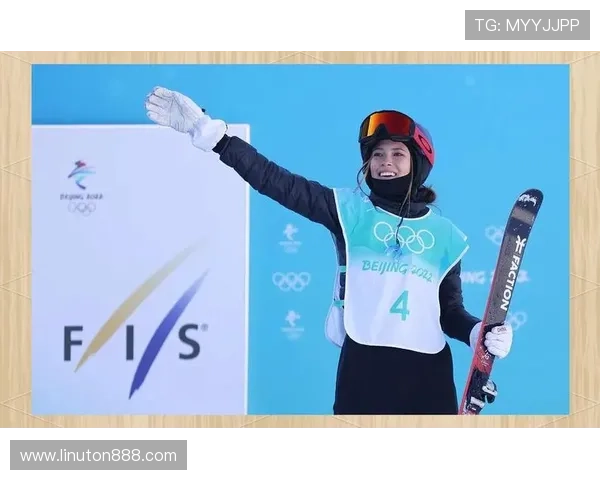 谷爱凌大跳台夺银暖心拥抱比心